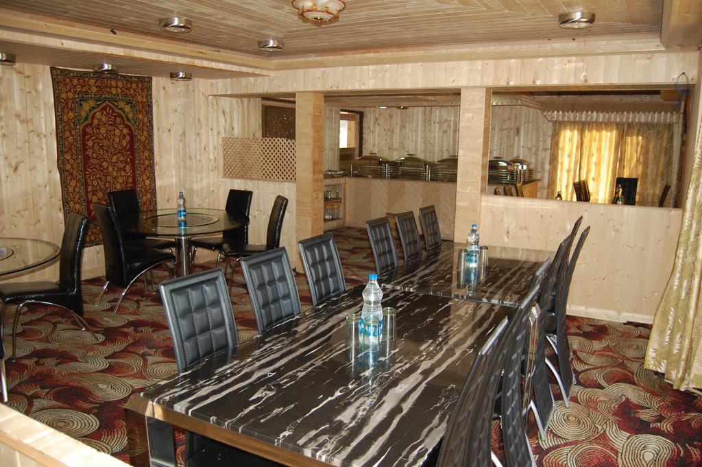 Hotel Zahgeer Continental Gulmarg Quarto foto